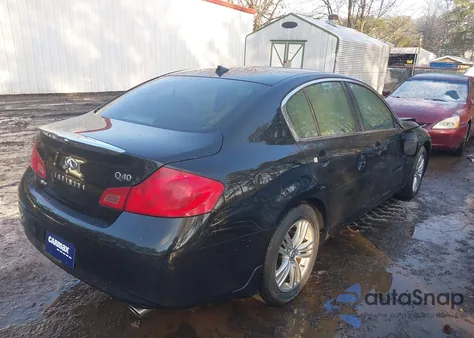 2015 Infiniti Q40 z USA, uszkodzony, nr VIN JN1CV6AR3FM524245